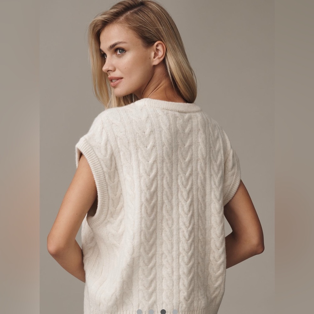 NWT Graphic Cable Knit Sweater Vest - Picture 3 of 4